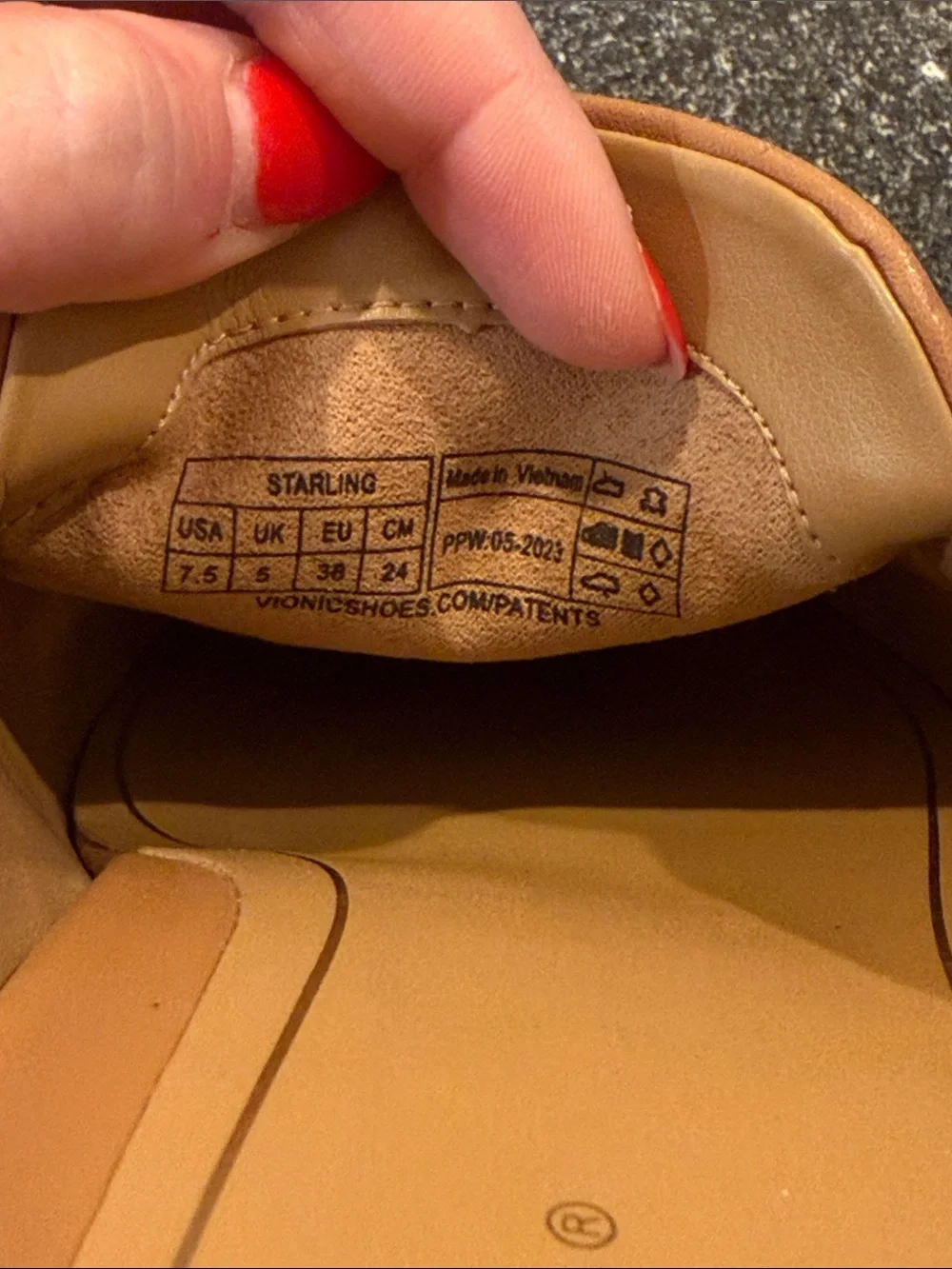 Like New Vionic Brown Leather Slip-On Loafer with Gold Chain Accent - size 7.5